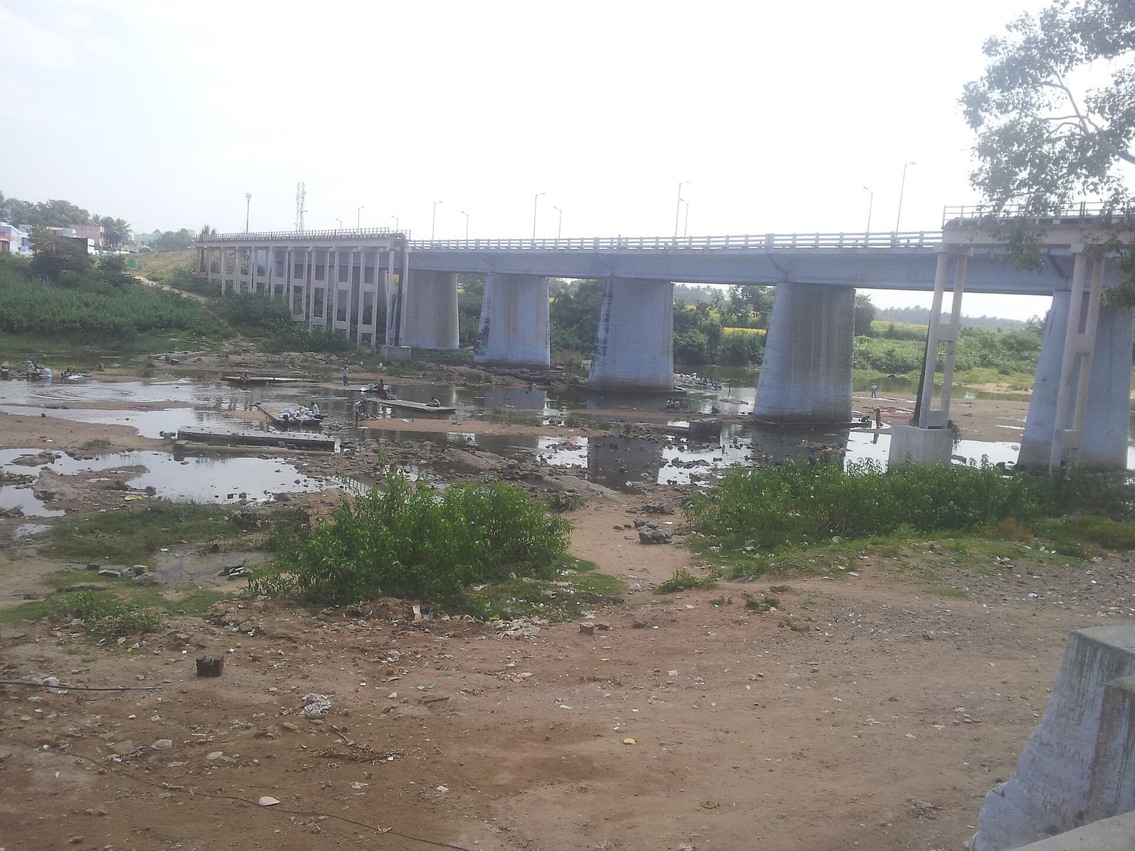 The Amaravathi road bridge at Dharapuram. Pollution of the river and falling groundwater are long-running local issues.