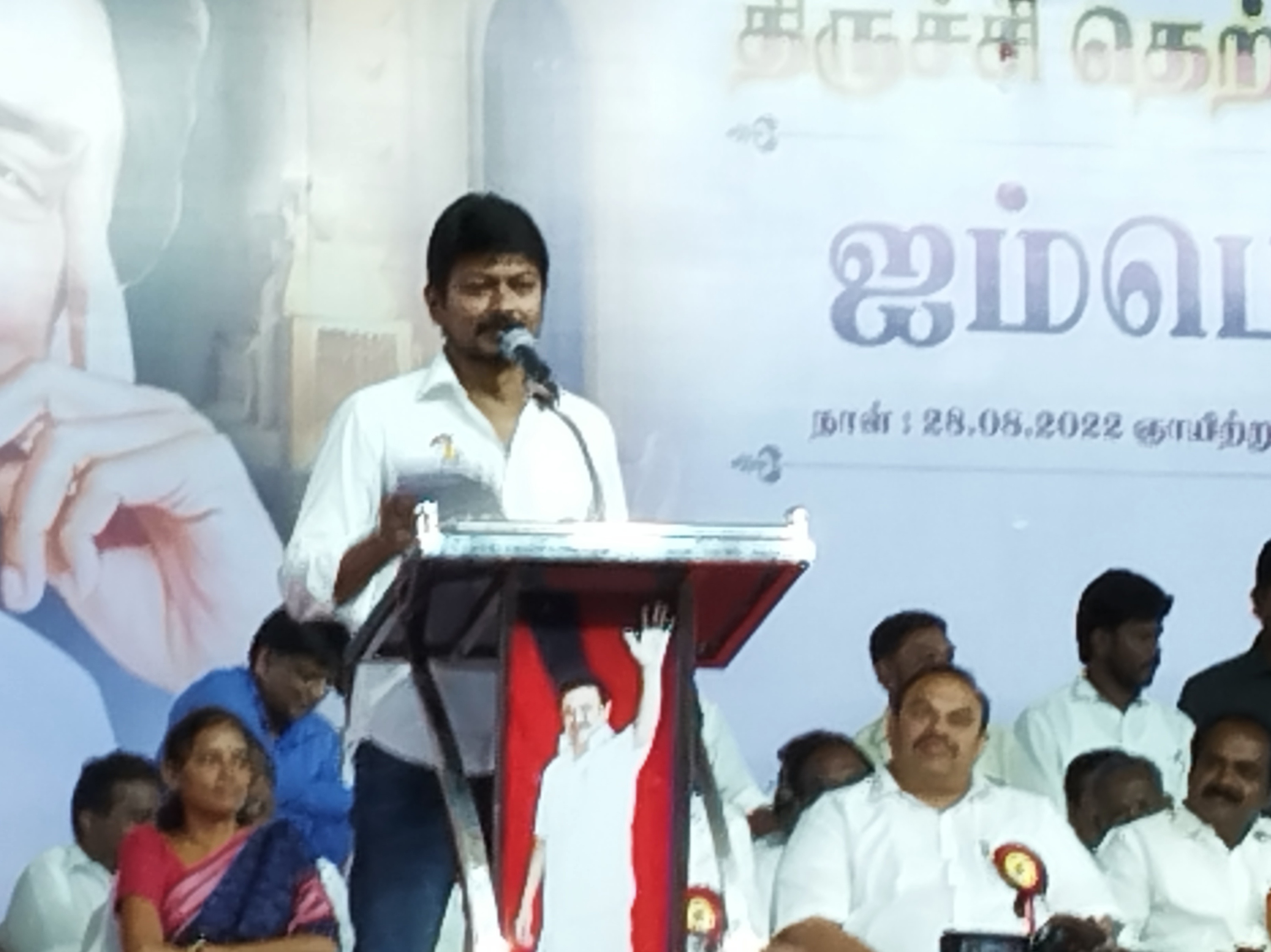 திருச்சி மணப்பாறையில் பொதுக் கூட்டத்தில் உரையாற்றும் உதயநிதி ஸ்டாலின்
